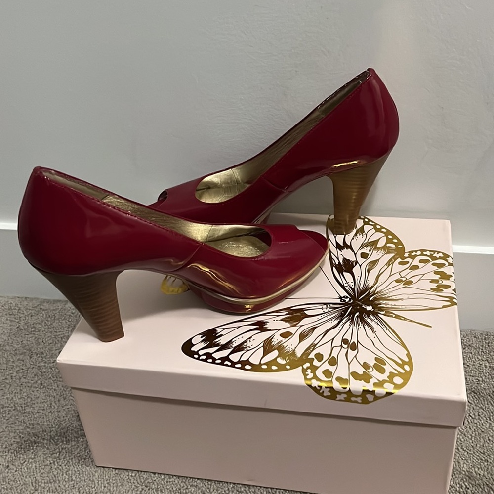 NWOT Red Sofft Patent Leather Peep Toe Cork Heels with butterfly pretty box